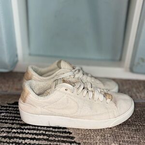 Nike Women's Cream Sneakers